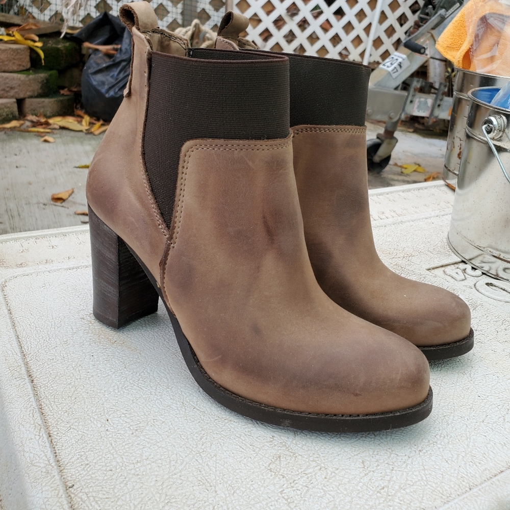 Burnished Leather Italian Boot with Elastic 10